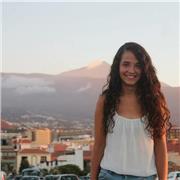 Graduada en Lenguas Modernas y Traducción, con certificado de C1 en inglés y nivel B2 alto de francés. 
Estudiantes hasta E.S.O. en todas las materias, y estudiantes hasta bachiller en inglés o francés y modalidad de letras